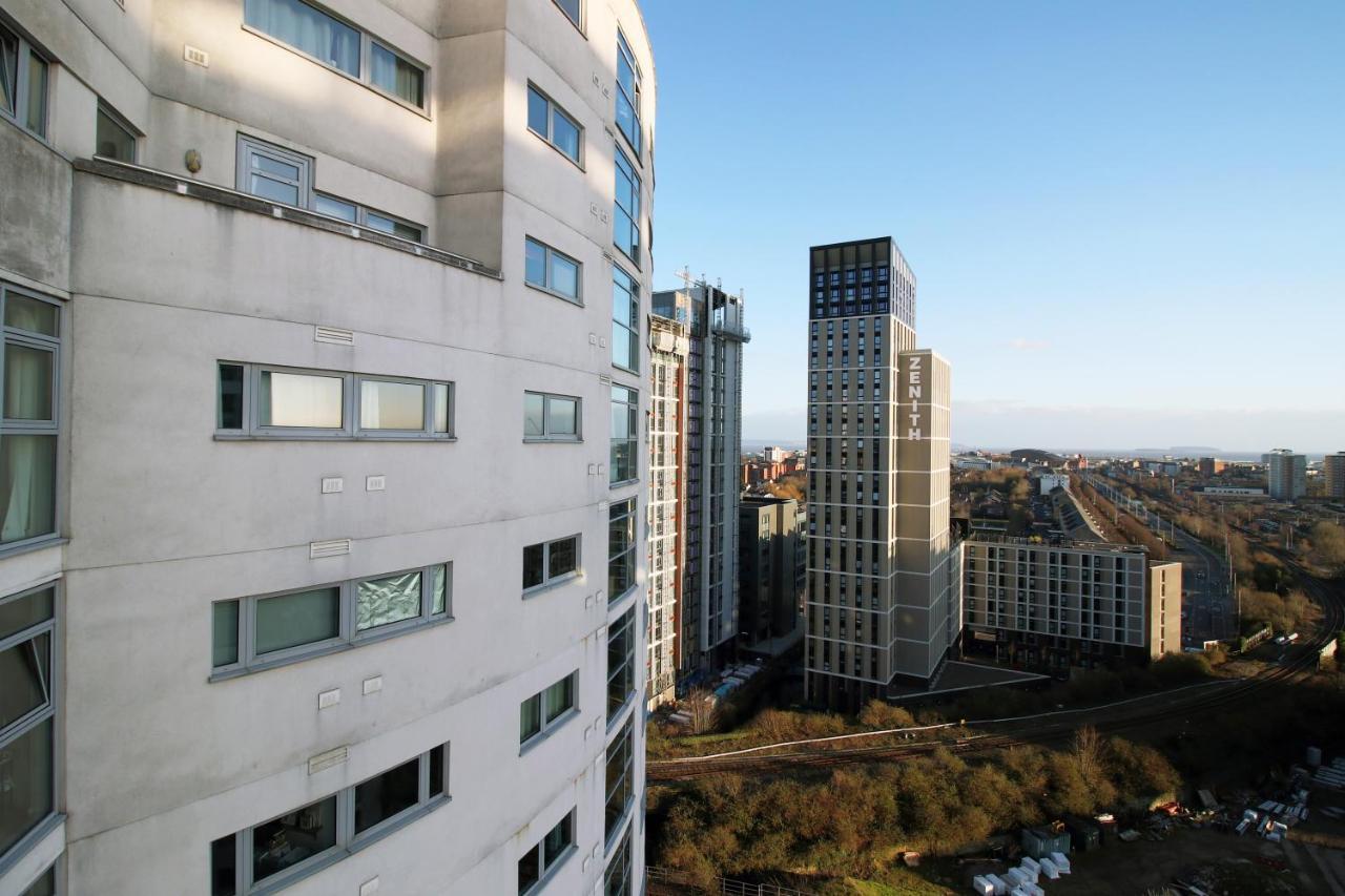 The Skyline - Luxury City Centre Flat With Designated Parking Кардиф Екстериор снимка