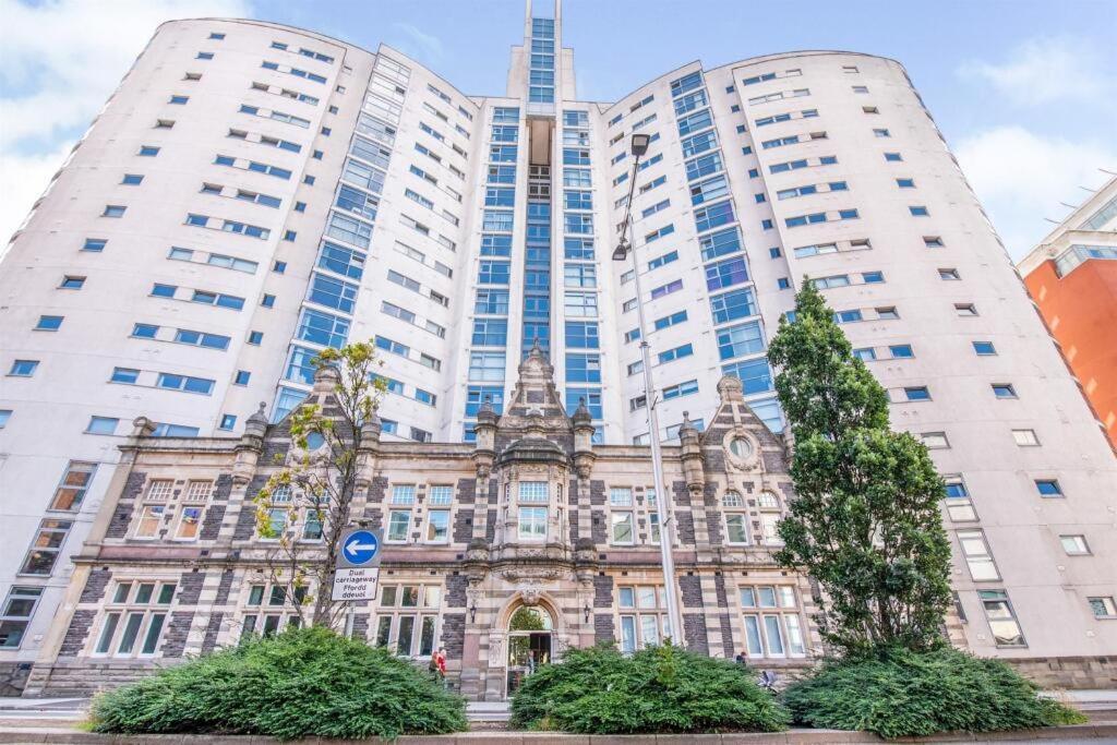 The Skyline - Luxury City Centre Flat With Designated Parking Кардиф Екстериор снимка